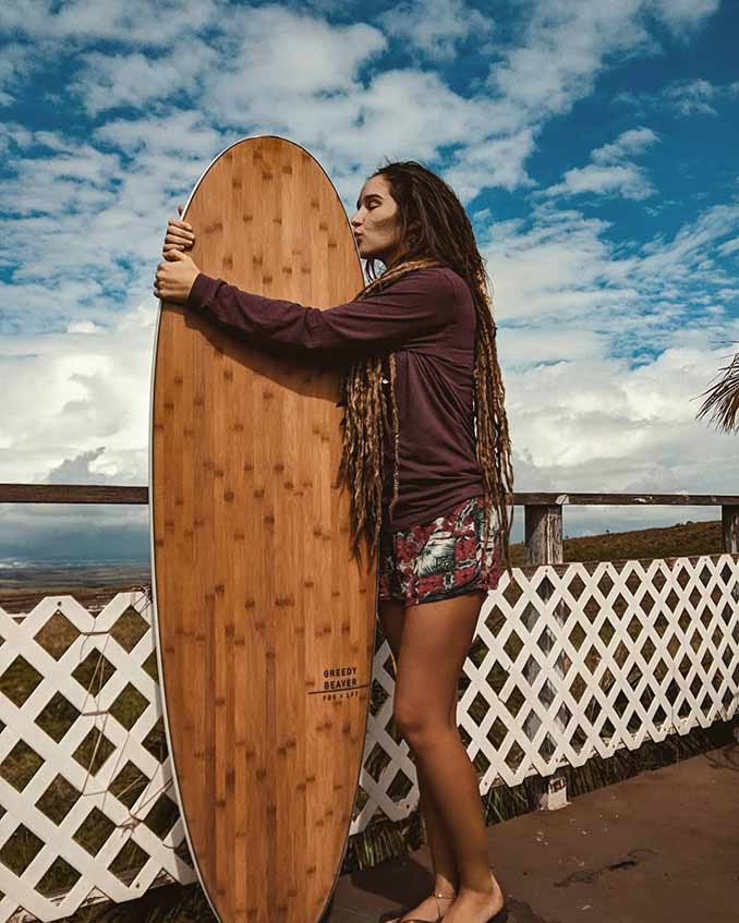 una tabla de surf es una de las mejores Ideas de regalos para surfistas