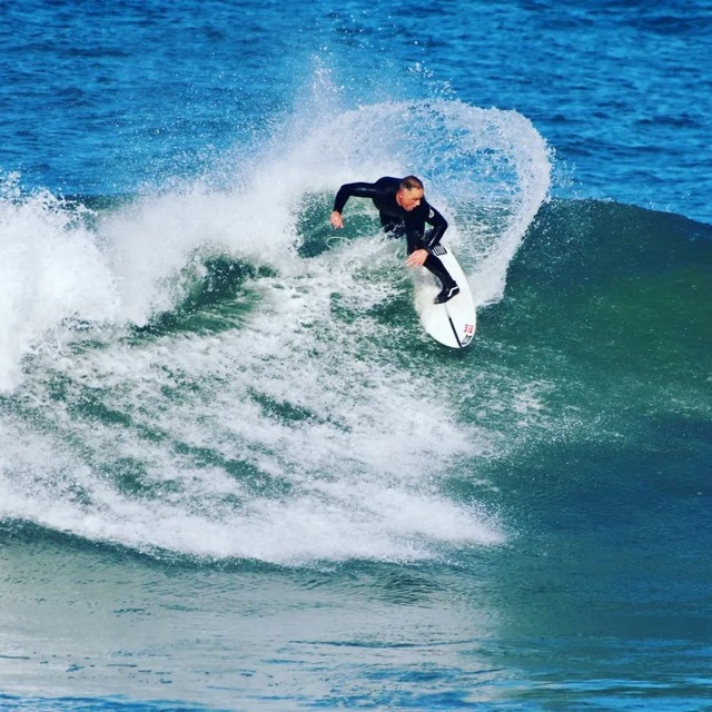 Luis Otero el Heavy surfeando con el Rip Curl E bomb 