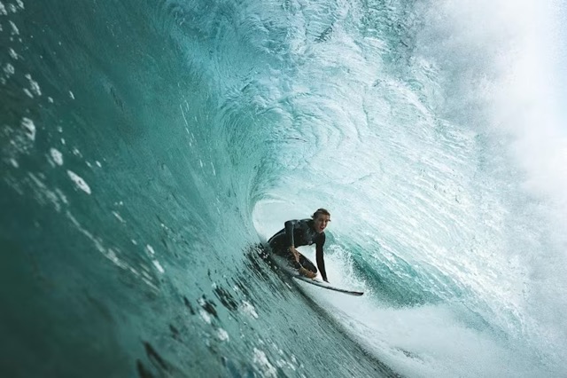Jacob Willcox surf en Australia