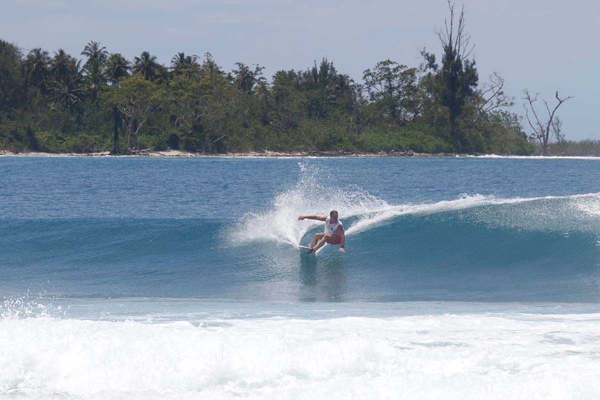 Surf de Luis Otero en Mentawai