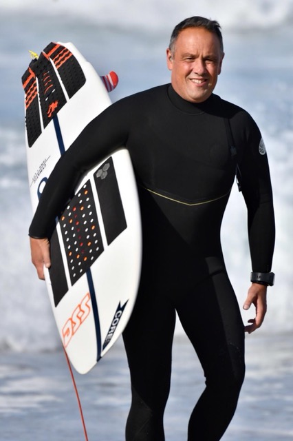 Luis Otero, surfista local de A Mariña de lugo