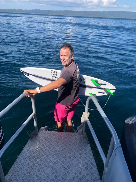 Luis Otero durante un boat trip en las islas Mentawai