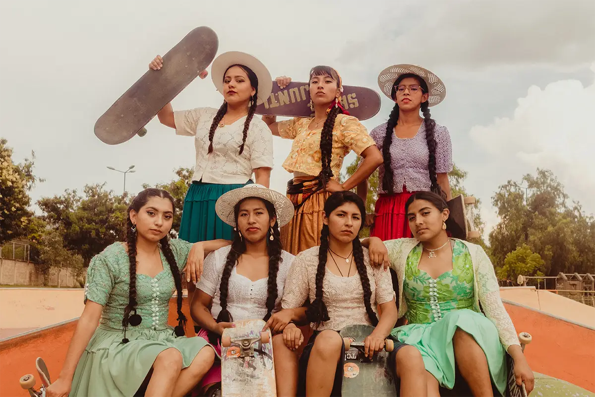 Cholitas skate del colectivo Imilla Skate de Bolivia