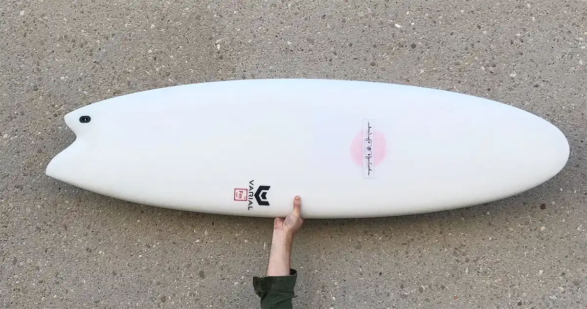 Tabla de surf asimétrica