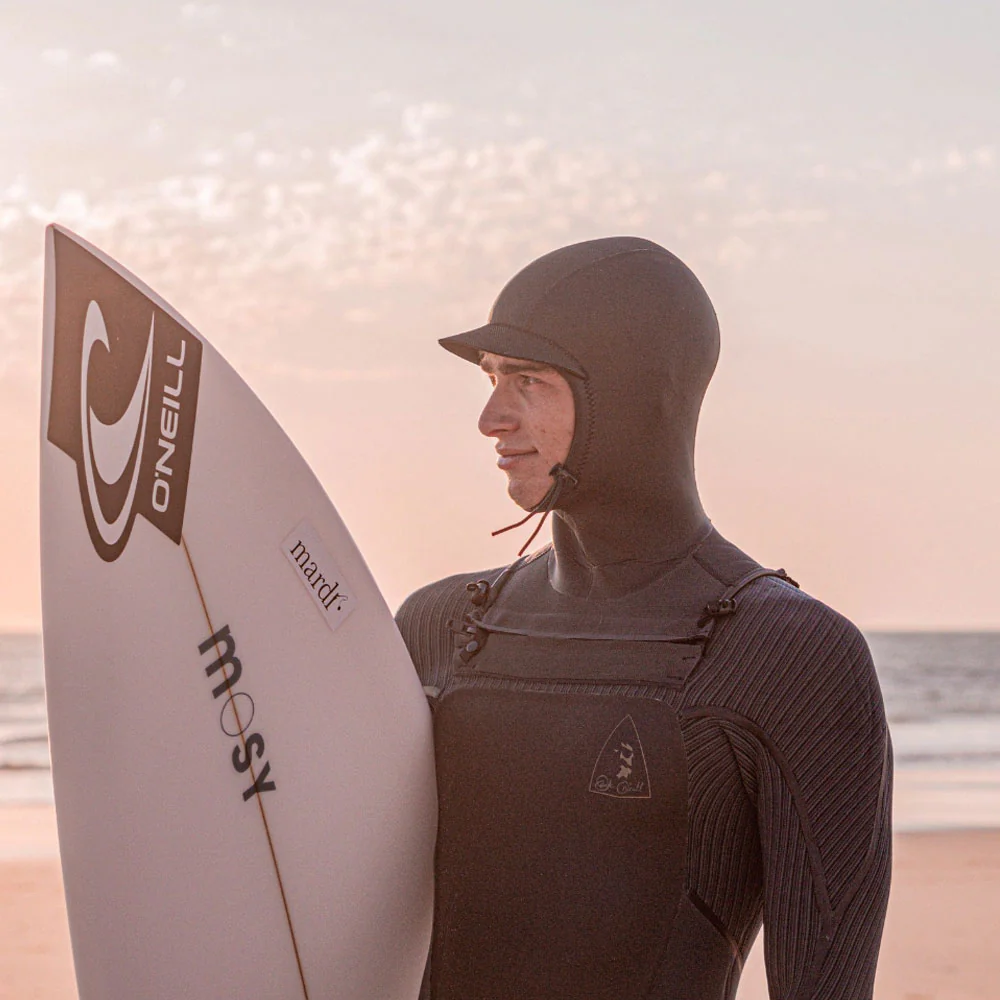 Neopreno O'Neill Mutant Legend 5/4mm en uso durante sesión de surf