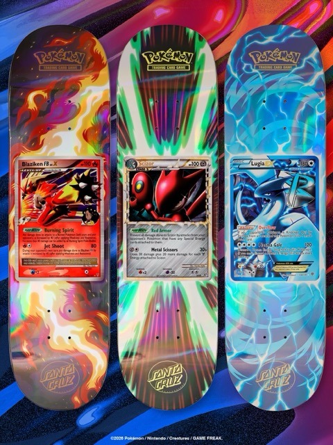 Tablas Santa Cruz x Pokémon TCG de Blaziken FB LV.X entre llamas, Scizor en un estallido radial verde y rojo, y Lugia EX del Team Plasma entre relámpagos azules